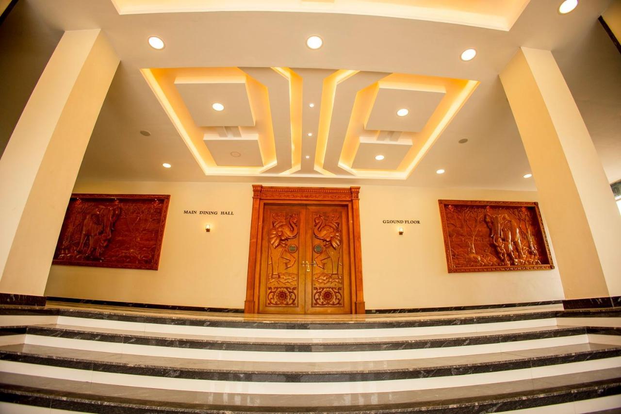 Kkm International Hotel Kuzhittura Kültér fotó