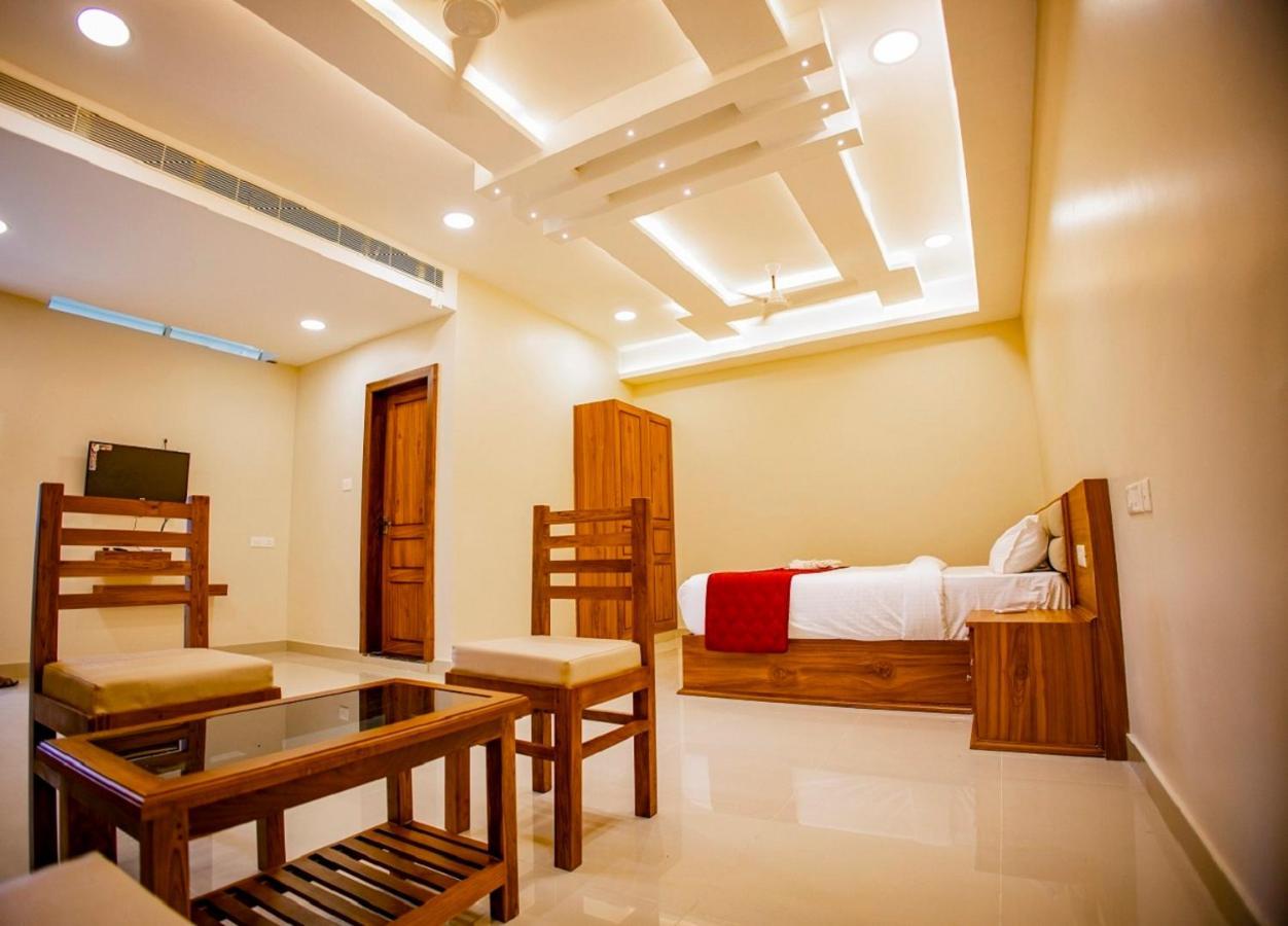 Kkm International Hotel Kuzhittura Kültér fotó