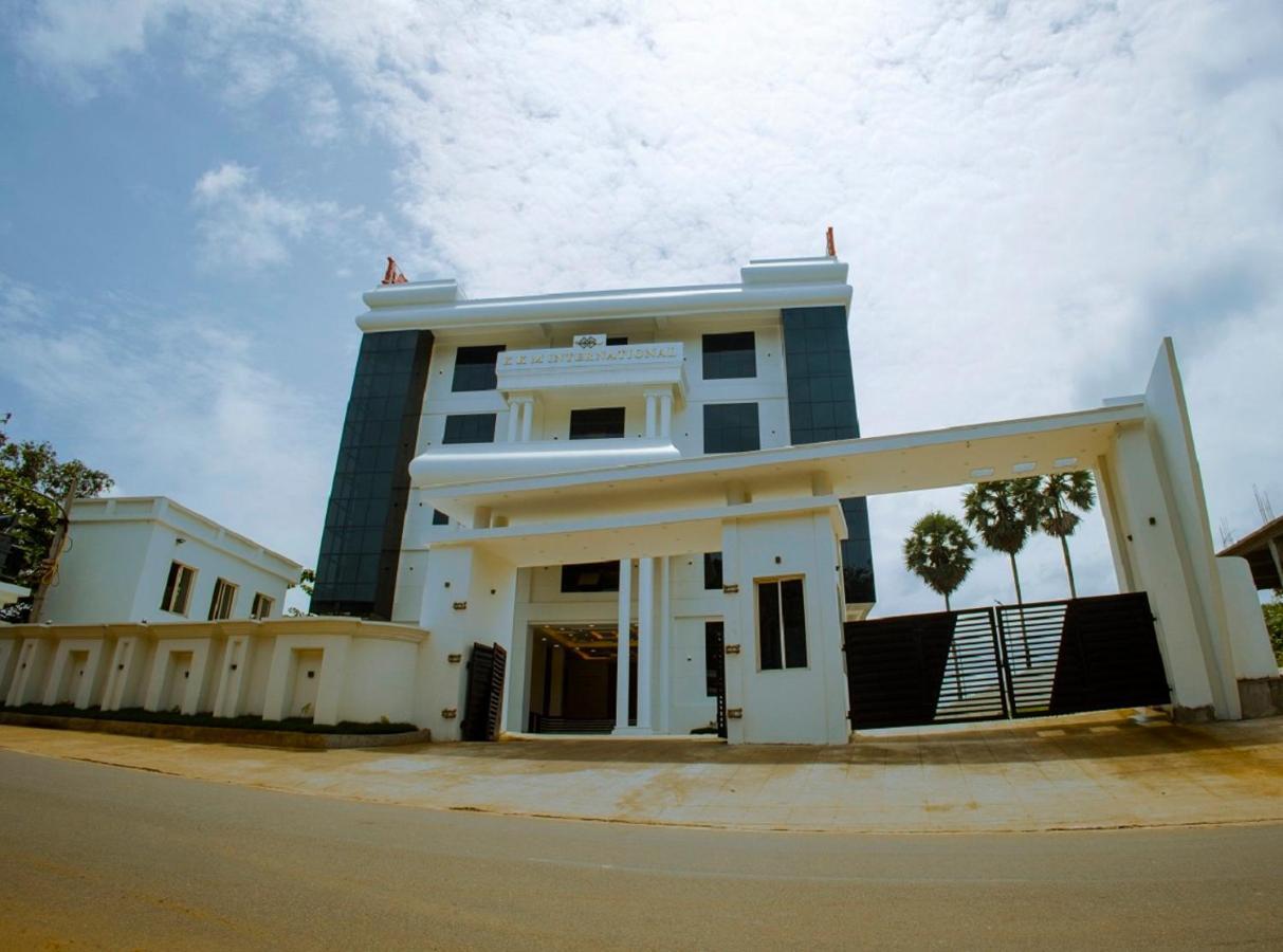 Kkm International Hotel Kuzhittura Kültér fotó
